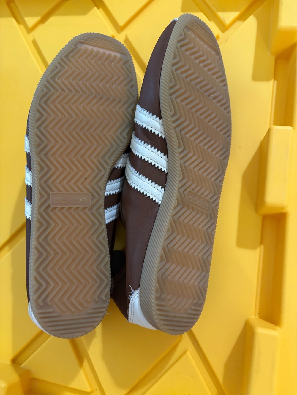 LIKE NEW ADDIDAS “JAPAN” Sneaker in Rich Chocolate shade!
Difficult to find ! - Picture 3 of 6